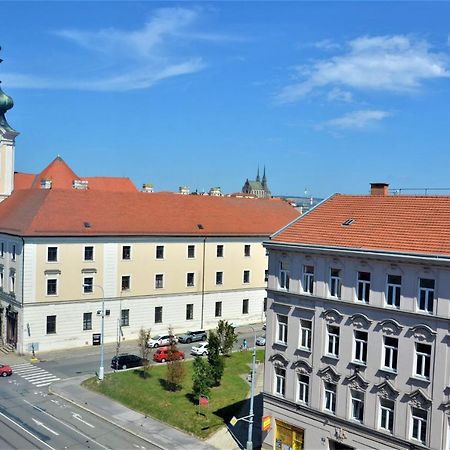 New Apartment With Garage Parking Brno Exteriör bild