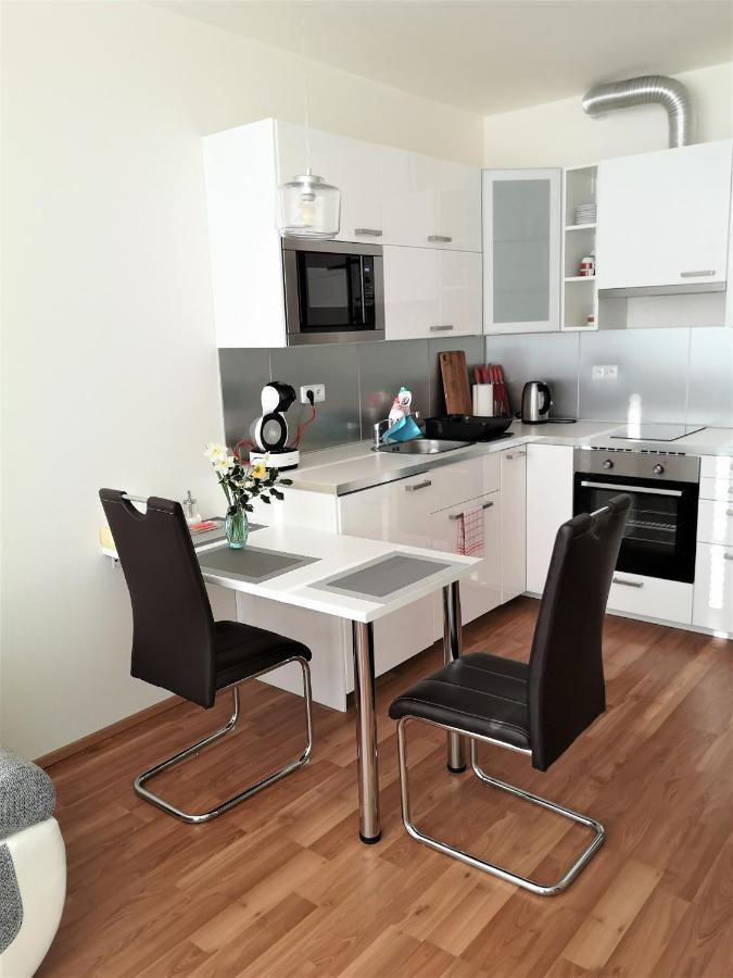 New Apartment With Garage Parking Brno Exteriör bild